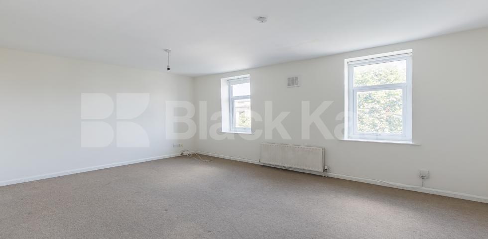 			3 Bedroom, 1 bath, 1 reception Flat			 Upper Street, ISLINGTON N1